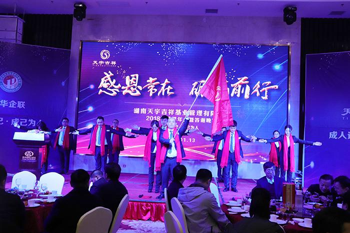 公司優(yōu)秀團(tuán)隊(duì)才藝展示3.jpg